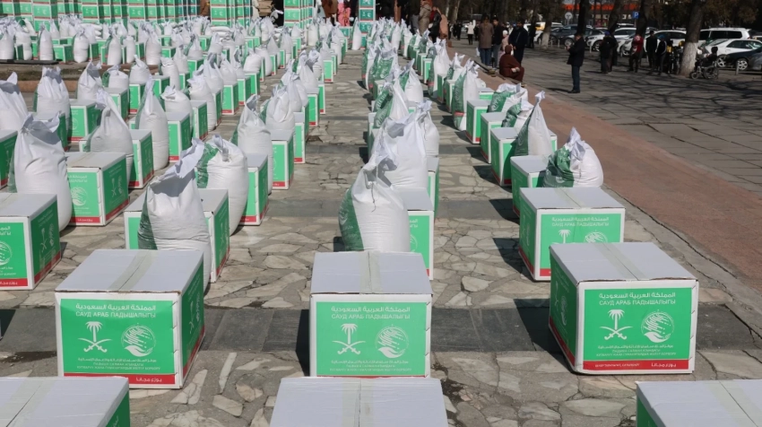 Рамазан-2025. Бишкектин муктаж болгон үй-бүлөлөрүнө азык-түлүк пакеттери тартууланды