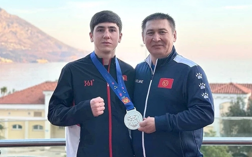 Амантур Джумаев жаштардын бокстогу дүйнө кубогунда күмүш медаль утту