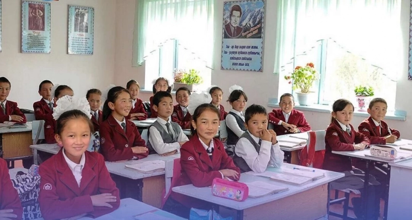 Кыргызстандын президенти Камчыбек Ташиев 12 жылдык мектеп билим берүүгө этап боюнча өтүү жөнүндөгү чечимин кабыл алды