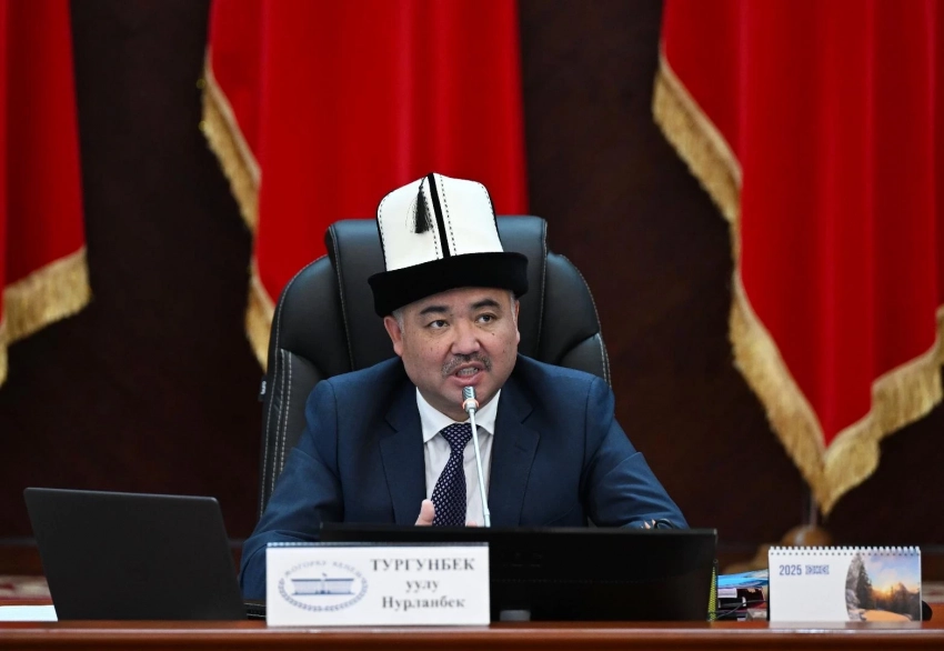 Кыргызстандын парламент спикери ИИ колдонуу менен кылмыштардын өсүшү боюнча кабатырланып жатат