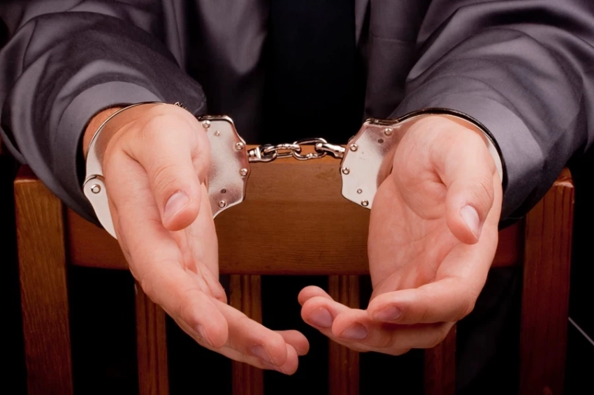 Кыргызстандыкты орус компаниясынан лизингге алынган «HOWO T5GО» жүк ташуучу унаалар үчүн алаяктык кылганы үчүн кармашты