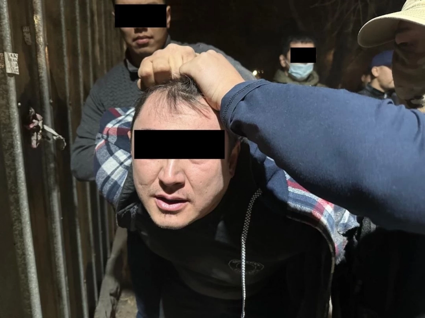 Бишкекте Казакстандык жаран, жаныбыздагы эки киши өлтүрүү боюнча айыпталып, кармалды