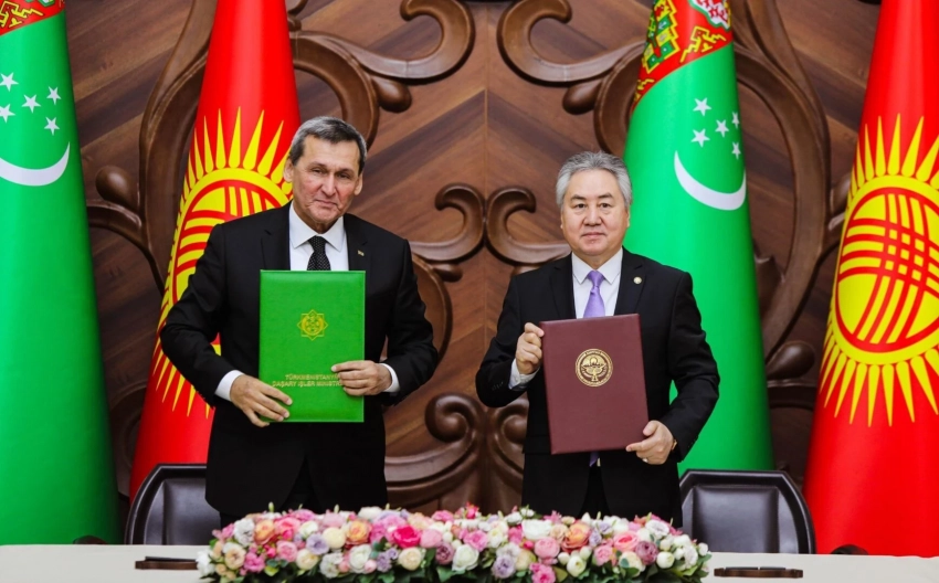 Кыргызстан менен Түркмөнстандын тышкы иштер министрлери кызматташуунун программасын кол коюшту