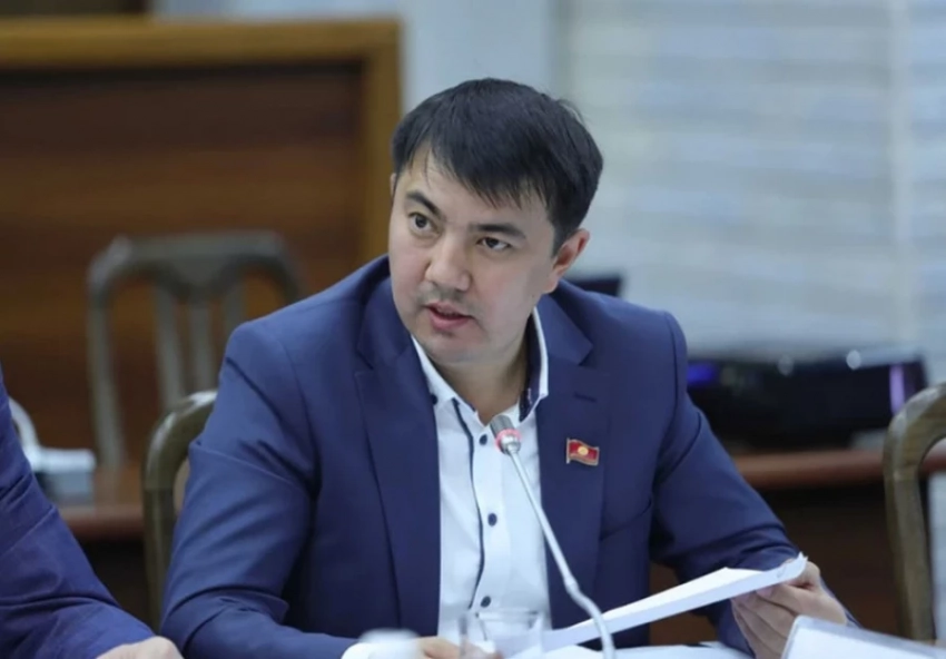 Депутат Канттагы бардык билим берүү мекемелерин көчүрүү тууралуу сунуш айтты