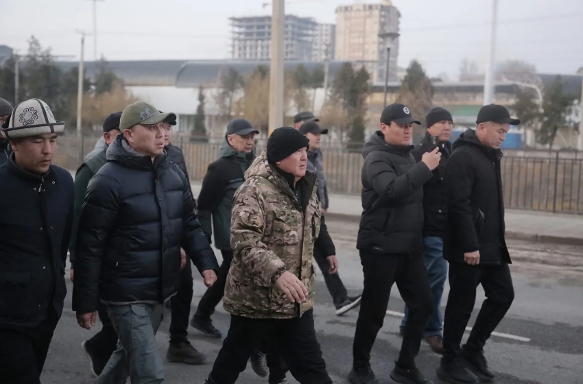 Ош шаарынын мэри Ак-Буура өзөнүнүн жээгиндеги көчөлөрдү текшерди