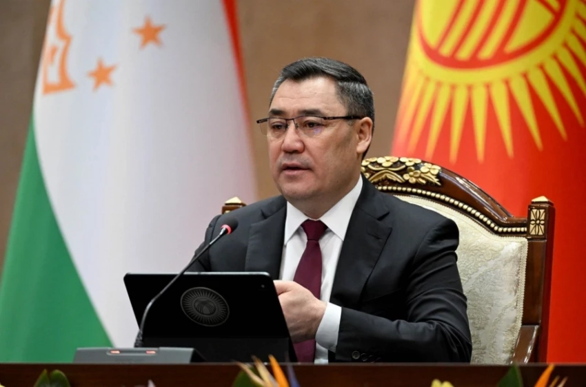 Садыр Жапаров маалымат каражаттары үчүн Эмомали Рахмондун менен сүйлөшүүлөрүнүн жыйынтыгы боюнча билдирүү жасады