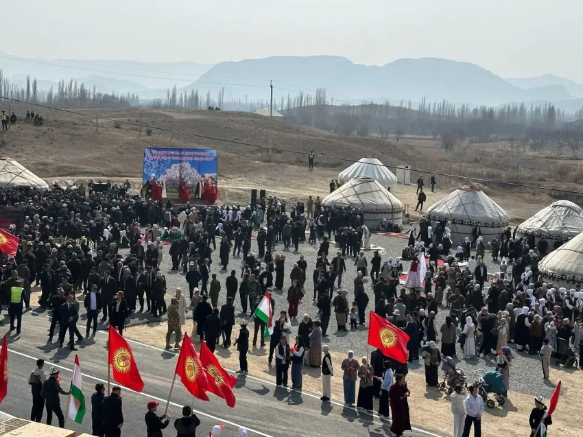 Кыргызстан менен Тажикстандын чек арасында майрамдык иш-чаралар өтүүдө