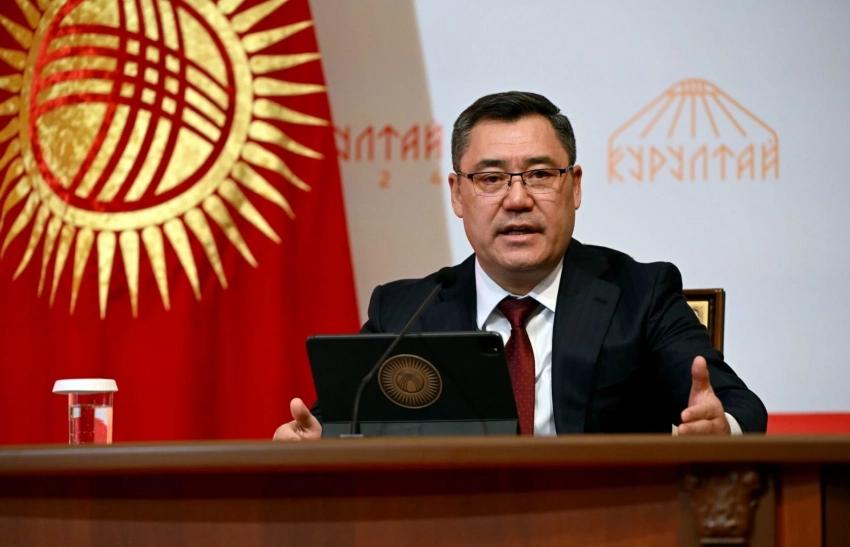 Садыр Жапаров журналисттерди, саясатчыларды жана активисттерди парламентке келип, Ташиевге Тажикстан менен чектешүү боюнча суроолорду берүүгө чакырды