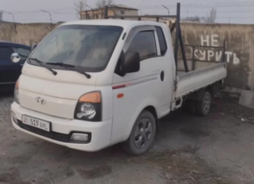 Hyundai Porter Бишкектеги 13 жаштагы кызды уруп, качкан (видео)