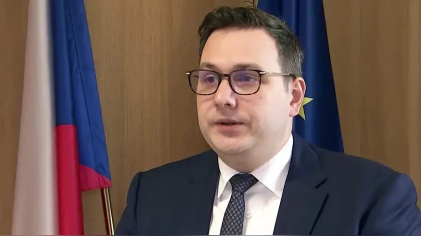 Чехия ЕСге "Азаттык Радиосун" сатып алууну сунуштайт, ал АКШнын финансылык колдоосунан айрылды