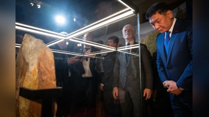 «Чингисхан» көргөзмөсү Прагага уникалдуу монгол байлыктарын алып келди
