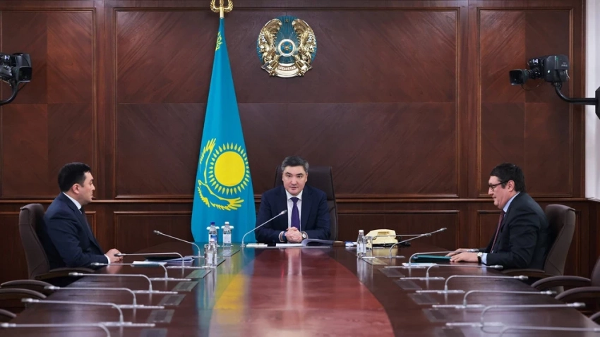 Ерлан Аккенженов Казакстандын Энергетика министрлигин баштады