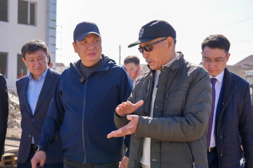 Бишкек шаарынын мэри курулуш объектилеринин жүрүшүн текшерди жана аларды бүтүрүүнүн тапшырмаларын койду