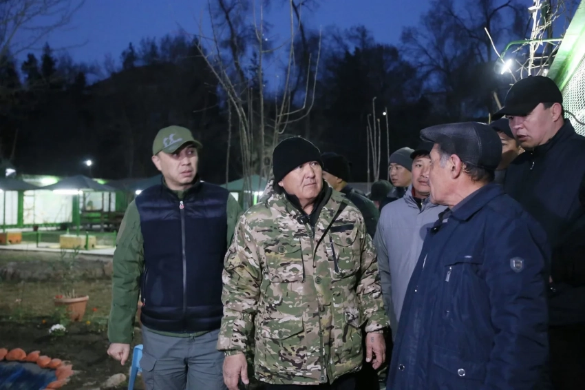 Ош мэри А.Навои атындагы паркты текшерди жана көрктөндүрүү боюнча тапшырмаларды берди