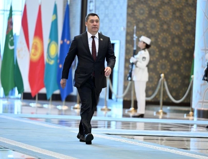 Садыр Жапаров Өзбекстанга Борбордук Азия жана ЕБ саммитине келди