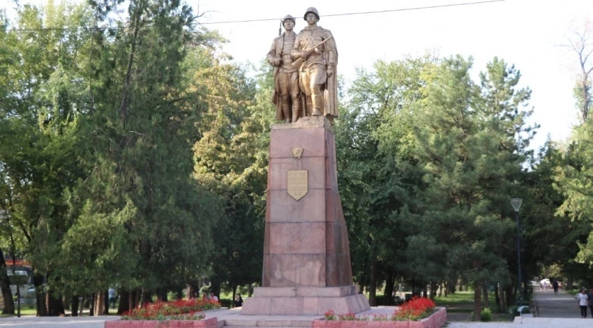 Жаштар Гвардия бульварында эки тараптуу кыймыл киргизилди