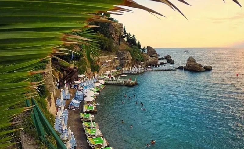 Кыргызстандыкка чет өлкөдө арзан эс алууга лайфхаки – туристтик компаниянын кеңештери