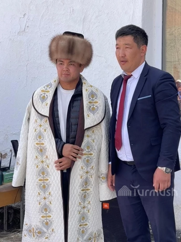 Эрназара Акматалиева Нарын районунда салтанаттуу кабыл алынды