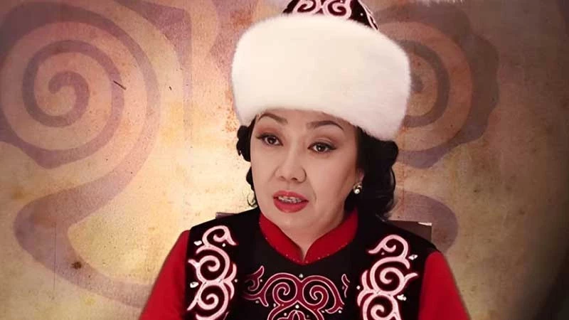Белгилүү комузчу Анара Эсенгулова дүйнөдөн кайтты