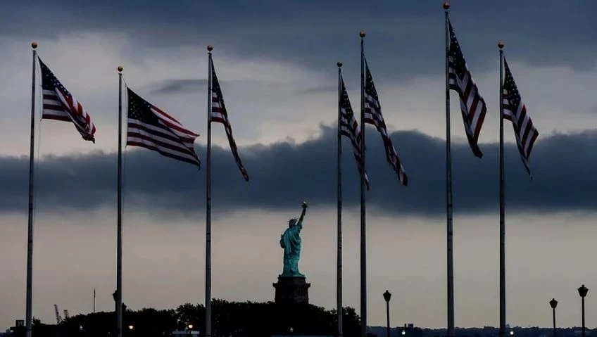 Долларға негизделген каржылык система Трамптын кесепетинен кыйратылышы мүмкүн
