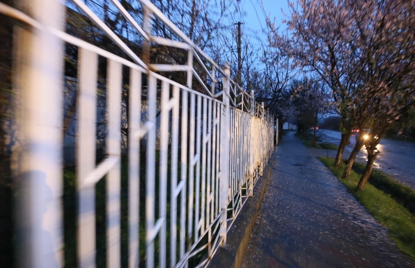 Исанов көчөсүндө Оштон мыйзамсыз объектилерди демонтаждайт жана жашыл аймактар түзөт