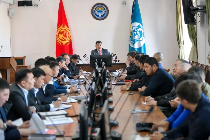 Бишкектин мэриясында кызмат көрсөтүү уюмдарына көзөмөлдү күчөтүү механизмдери талкууланууда