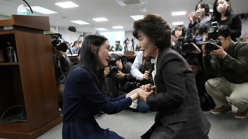 Бул мамлекет дүйнөлүк «балдарды экспорттоочу» катары белгилүү болгон. Түштүк Корея өкмөтү чет мамлекеттерге бала асырап алуу үчүн балдарды жөнөтүү учурда туулгандыгы тууралуу күбөлүктөрдү фальсификациялаган