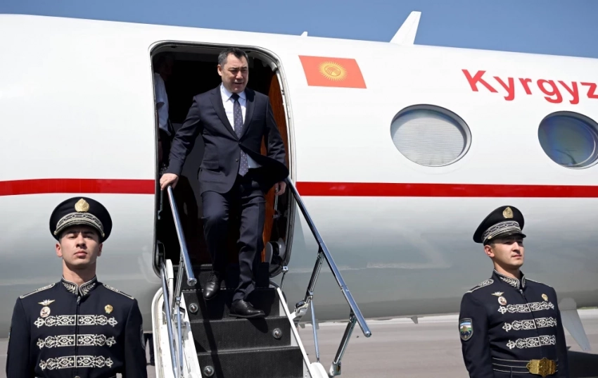 Садыр Жапаров Самаркандга саммитке келди. Ким жана кантип аны кабыл алды (сүрөт)