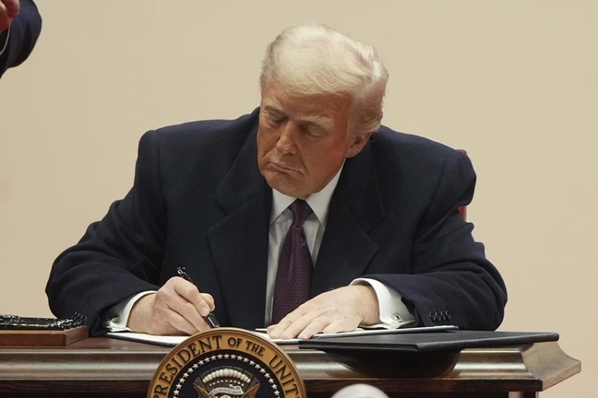 Трамп "досторго" жана "душмандар үчүн" 50% га чейин бажы салыктарын киргизди