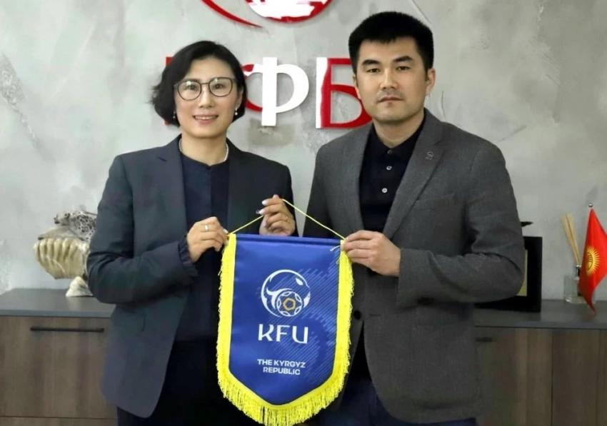 КФС жана АФК Кыргызстанда аялдар футболун өнүктүрүү маселелерин талкуулашты