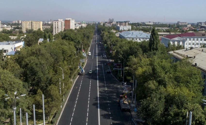 Айбек Джунушалиев жолдордун кеңейиши себептүү Ч.Айтматов проспектиндеги жер тилкелеринин баасы кескин жогорулашы мүмкүн деген кооптонуучулугун билдирүүдө