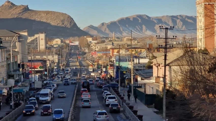 Ош шаарынын мэри өлкөнүн башка аймактарынан келген автоунаалар үчүн шаарга киргенде акча алууну сунуштады