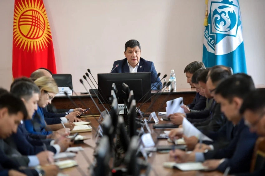 Бишкек шаарынын мэри райондордун акимдерине сын айтты