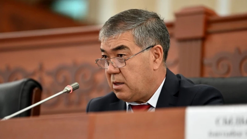 Депутат кызматтык авто өткөрүп берди жана кесиптештерин андан үлгү алууга чакырды
