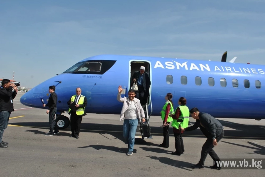 Кыргызстандык журналисттер Бишкек–Худжанд биринчи рейсинин тестирлөөсүн өткөрдү