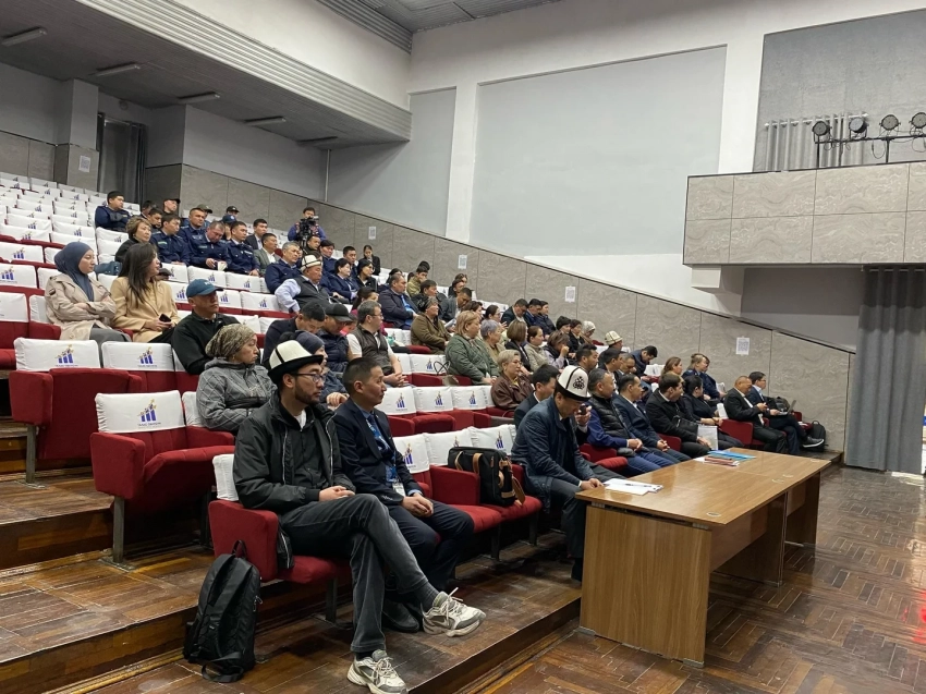 «Бизнестин билим берүү карваны» Талас шаарына жетти