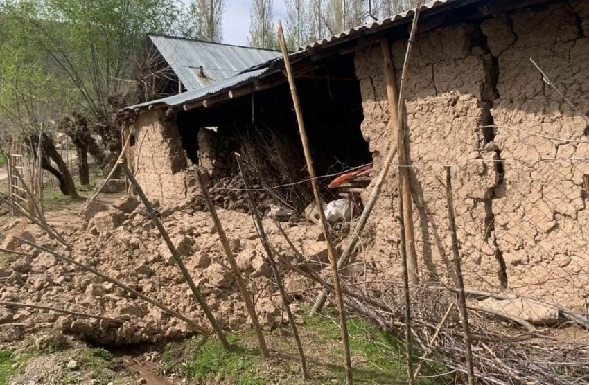 Тажикстанда жер титирөөсүнөн баланын өмүрү кыйылды, 29 үй талкаланды