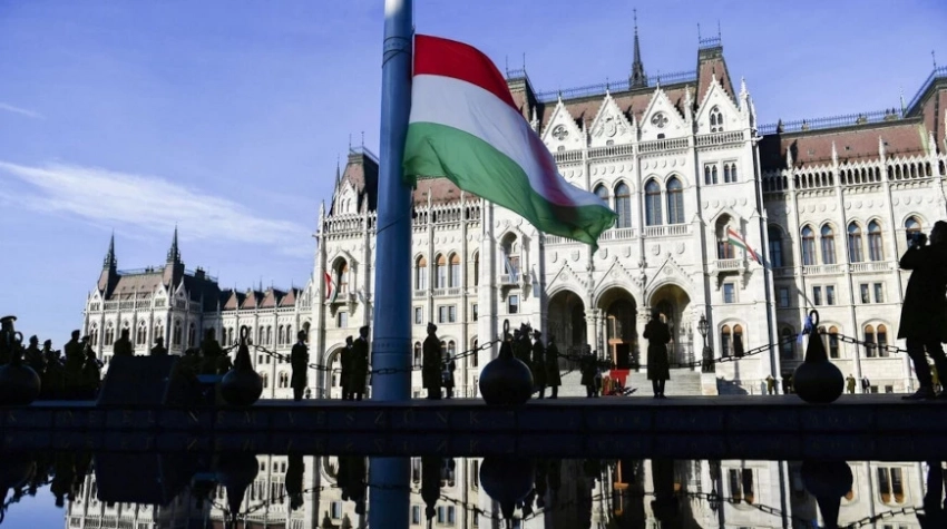 Венгрия парламенти Конституцияга эркек жана аял деген эки жандын гана болушун тааныган өзгөртүү киргизди