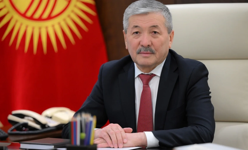 Глава кабмина поздравил работников автотранспорта и дорожного хозяйства с профессиональным праздником