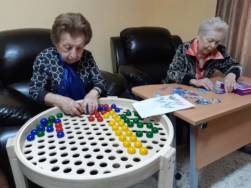 В Кыргызстане предлагают открыть "детские сады" для пожилых