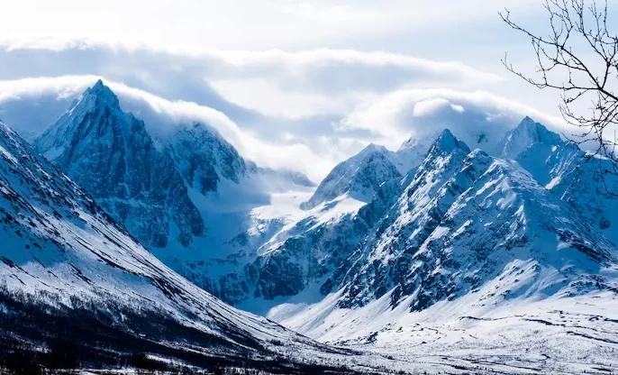 На перевале Сары-Кыр найдено тело застрявшего в пути мужчины