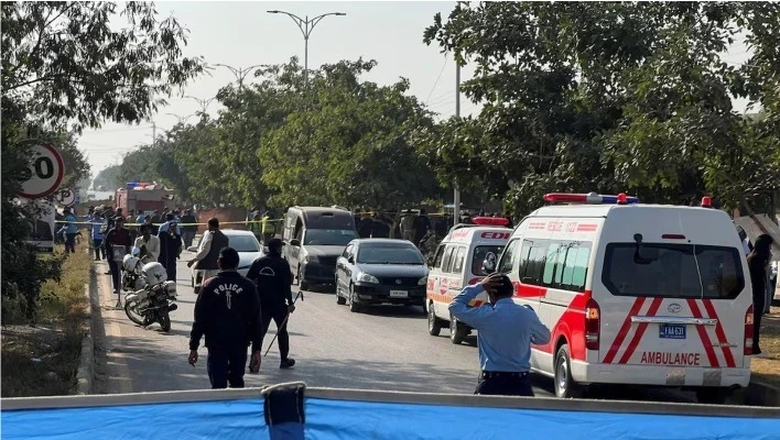 В Пакистане террорист-смертник подорвался у здания суда. Есть погибшие и раненые