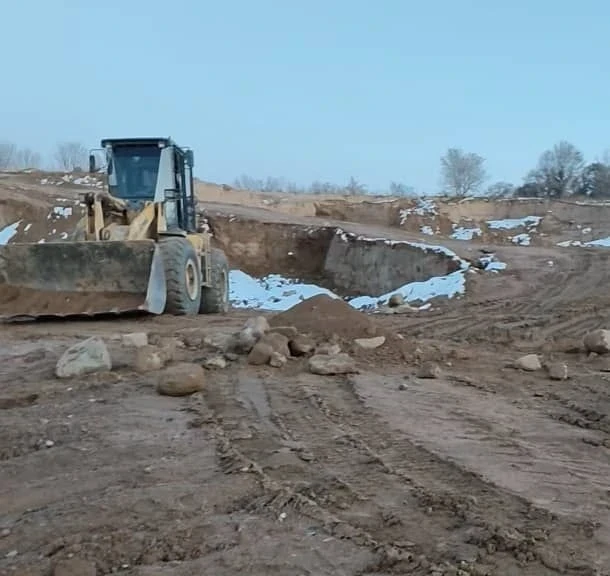 В Таласе выявили незаконную добычу песчано-гравийной смеси