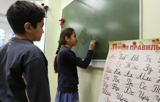 В России школы будут передавать в МВД сведения о детях мигрантов