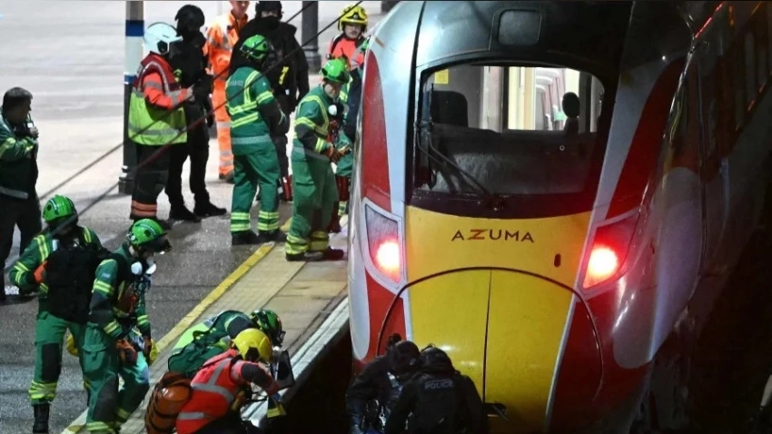 В Англии преступники с ножами напали на пассажиров поезда, ранены 10 человек