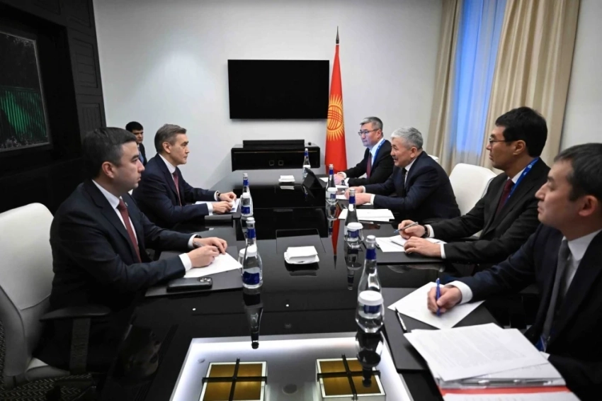 Председатель кабмина КР встретился с генсеком ШОС