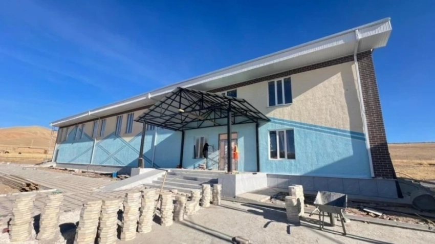 В Нарынском районе завершают строительство нового спорткомплекса