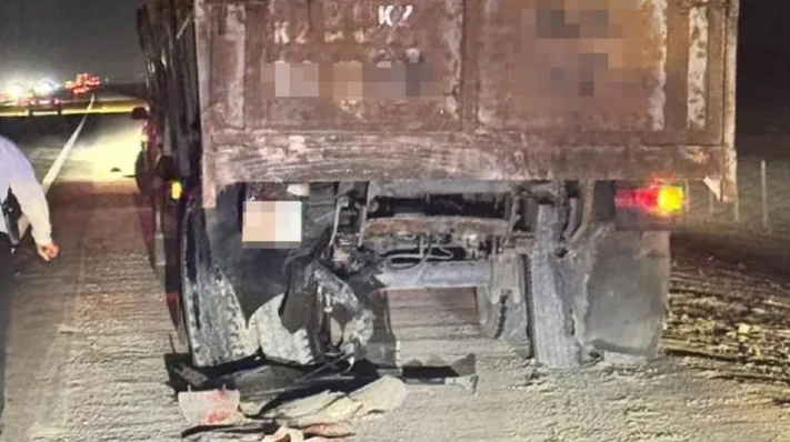 На трассе Алматы – Бишкек «Хонда» столкнулась с прицепом грузовика «Хово», погибли 7 человек