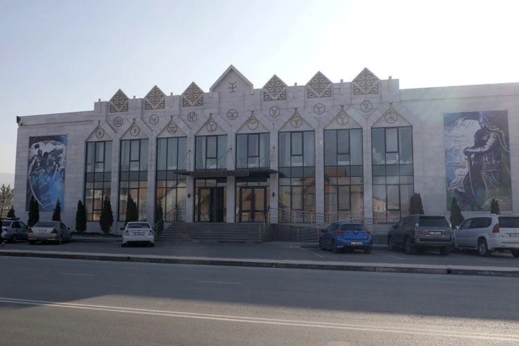 От юрты до современного театра: как молодые манасчи возрождают великий эпос