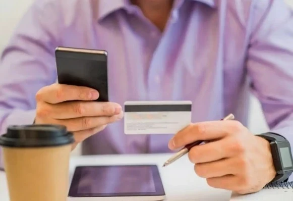 В РУз вводят обязательные безналичные расчеты для авто и недвижимости